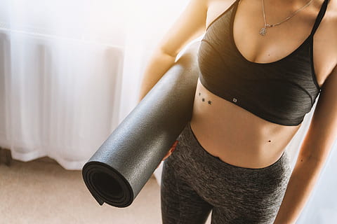 young, beauty woman, ready, yoga., adult, women, midsection, clothing, one person, exercising, young adult, indoors, healthy lifestyle, human body part, lifestyles, young women, standing, front view, close-up, sports clothing, sport, strength, human limb, human arm, beautiful woman, 4K, CC0, public domain, royalty free