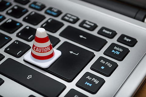 biały, ostrożność stożek, klawiatura, stożek, kontrola, dane, elektronika, gdpr, laptop, miniaturowa zabawka, numer, symbol, zabawka, technologia, komputer, technologia bezprzewodowa, biznes, porozumiewanie się, branża elektroniczna, zbliżenie, wyposażenie komputera, sprzęt, przemysł, czerwony, interes korporacyjny, naciśnij przycisk, połączenie, sprzęt elektryczny, czarny kolor, klawiatura komputerowa, 4K, CC0, domena publiczna, darmowe zdjęcia