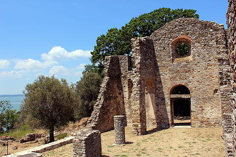 sjö, trasimeno, ö, Polvese, historia, det förflutna, byggd struktur, arkitektur, himmel, gammal, träd, gammal ruin, växt, byggnad exteriör, skadad, dag, byggnad, natur, inget folk, övergiven, förstörd, resmål, Spring ner, uråldrig civilisation, försämring, arkeologi, utomhus, stenmur, 5K, CC0, offentligt domän, royaltyfria