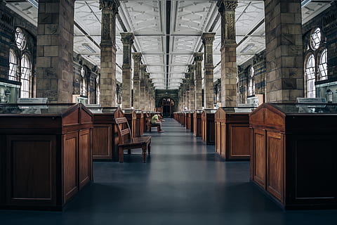 architettura, costruzione, struttura, istituzione, finestre, persone, uomo, struttura costruita, in casa, direzione, nessuno, giorno, la strada davanti, vuoto, legno - materiale, finestra, soffitto, prospettiva decrescente, di fila, assenza, Marrone, corridoio, colonna architettonica, portico, 4K