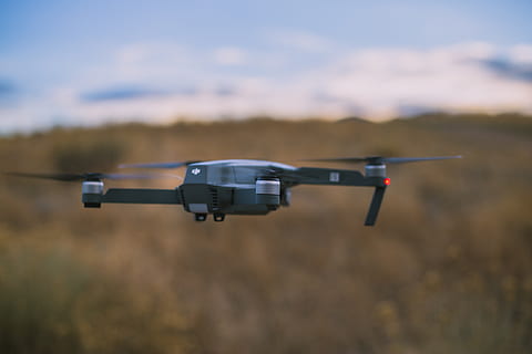 sommer, fly, flyvningen, controller, pilot, chauffør, tech, start op, teknologi, fromwhereidrone, flymore, flyve, træer, træ, pro, Mavic, Dji, drone, luftfartøj, flyvende, bevægelse, transportmidler, transportform, ingen mennesker, natur, himmel, militær, på farten, dag, udendørs, Midt i luften, jord, luftfartsindustrien, fokus på forgrunden, våben, selektiv fokusering, lufthavn, 1080P, CC0, offentligt domæne, royaltyfrie