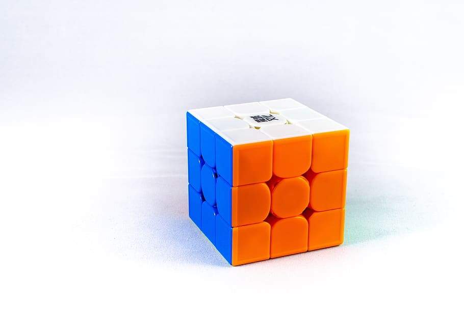 3, x, màgia, cub, cub màgic, trencaclosques, cub de trencaclosques, el cub de Rubik, velocitat del cub, tir de l'estudi, a l'interior, blau, grup d'objectes, forma de cub, fons de colors, joguina, sol objecte, bloc de joguines, gran grup d'objectes, ordre, tallar, Caixa, primer pla, fons blanc, cap gent, vermell, còpia espai, contenidor, fons blau, 5K