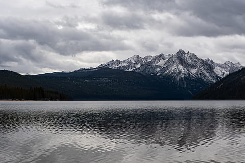 pitoresc, vedere, munţi, 4k tapet, nori, noros, mediu inconjurator, HD wallpaper, peisaj, natură, natura tapet, reflecţie, ondulații, decor, sezon, zăpadă acoperită de munte, apă, Munte, cer, nor - cer, frumusețe în natură, scenice - natura, o scenă liniștită, de munte, temperatura rece, liniște, lac, iarnă, malul mării, zăpadă, nici o persoana, scenă non-urbană, un munte acoperit de zăpadă, varf de munte, gamă, 5K, CC0, domeniu public, fără drepturi de autor