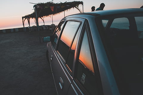 bil, afspejling, vinduer, sol, solnedgang, gradient, himmel, blå, bjerge, vej, tur, hav, ocean, Middelhavet, venner, sommer, ferie, nikon, træer, kant, transportform, transportmidler, motor køretøj, land køretøj, træ, natur, ingen mennesker, rejse, udendørs, plante, vand, Palme træ, jord, strand, tropisk klima, dag, 5K, CC0, offentligt domæne, royaltyfrie