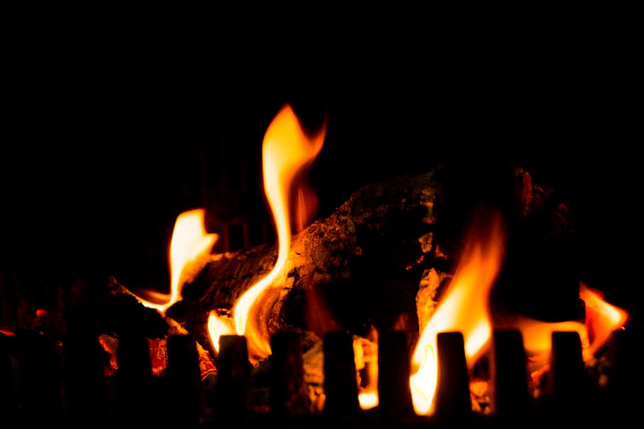 carbó amb foc, cremant, foc, llar de foc, flama, calor, llar obert, romanç, romàntic, estufa, foc - fenomen natural, calor - temperatura, naturalesa, cap gent, material de fusta, infern, primer pla, color negre, foguera, groc, cremada, fons negre, nit, brillant, registre, color taronja, fosc, 5K