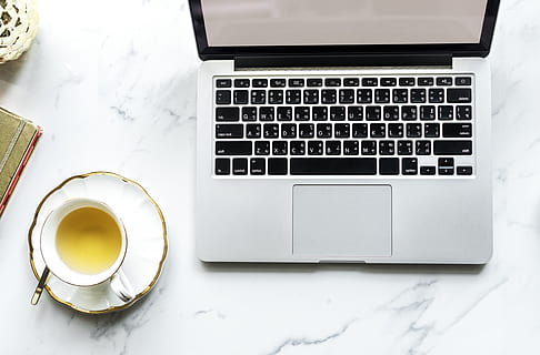 blog, pause, cafe, computer, kop, apparat, nyder, bærbar, forbindelse, trådløs teknologi, teknologi, meddelelse, kaffe - drikke, bord, kaffekop, stilleben, mad og drikke, kaffe, ingen mennesker, bærbar informationsenhed, krus, indendørs, forfriskning, drikke, tastatur, computer nøgle, 4K, CC0, offentligt domæne, royaltyfrie