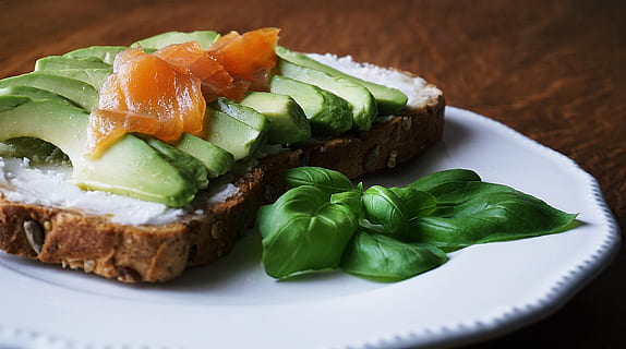 pa, rodanxes, alvocat, salmó, menta de alfàbrega, placa, alfàbrega, primer pla, deliciós, dieta, menjar sa, menjar, fotografia de menjar, saludable, dieta saludable, menjar saludable, carn, regust, salmó fumat, aperitius, saborós, menjar i beguda, alimentació saludable, frescor, benestar, fruita, vegetals, llest per menjar, a l'interior, tall, marisc, cap gent, color verd, indulgència, menjar asiàtic, estil de vida saludable, gourmet, menjar japonès, berenar, temptació, fer dieta, decorar, sopar, vaixella, 5K, CC0, domini públic, lliure de regalies