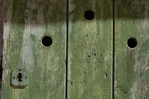 Tür, Eingang, keine Leute, Holz - Material, Hintergründe, Metall, Schutz, Sicherheit, Vollbild, Nahansicht, Schlüsselloch, geschlossen, sperren, alt, Griff, Tag, draußen, Muster, Loch, Struktureffekt, 2K, CC0, gemeinfrei, lizenzfrei