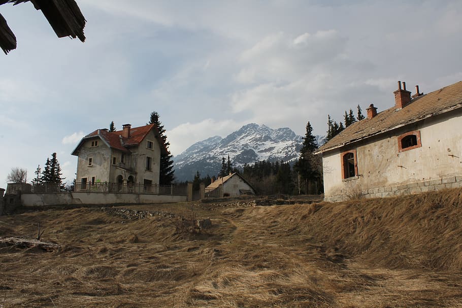 fort, modane, caure, guerra, edificis, militar, història, alta maurienne, maurienne, muntanyes, Alps, turó, cel, fortalesa, estructura construïda, arquitectura, exterior de l'edifici, edifici, muntanya, naturalesa, núvol - cel, dia, casa, paisatge, terra, lloc de culte, religió, barri residencial, cap gent, medi ambient, temperatura de fred, espiritualitat, a l'aire lliure, muntanya nevada, 5K