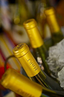 hart sticle, sticla, vin, alcool, băutură, idillwild-pine Cove, Statele Unite, sticlă de vin, bere, marca, beție, sticla de top, a închide, sticla de bere, plantă, alimente, banană, fruct, artă și idyllwild degustare de vinuri, selectiv, recipient, nici o persoana, text, în interior, natură moartă, mancare si bautura, galben, grup mare de obiecte, alegere, sănătate și medicină, western script, eticheta, comunicare, finanţa, Anul Nou, economie, 4K, CC0, domeniu public, fără drepturi de autor