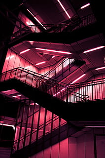 apartamento interior, arquitetura, estrutura construída, dentro de casa, teto, visão de baixo ângulo, cor rosa, ninguém, padronizar, corrimão, iluminado, construção, dia, Escadaria, moderno, metal, degraus e escadas, luz solar, equipamento de iluminação, roxa, arquitetura e arte, 5K, CC0, domínio público, royalty free