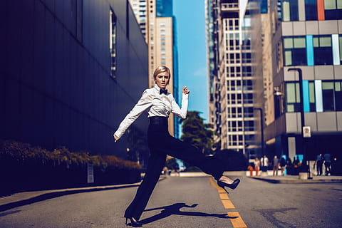 city walker, fashionPeople, walk, walking, woman, architecture, city, one person, young adult, full length, city life, street, beauty, women, adult, beautiful people, lifestyles, beautiful woman, young women, city street, emotion, building exterior, running, positive emotion, outdoors, hairstyle, office building exterior, 4K, CC0, public domain, royalty free
