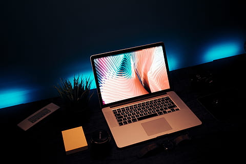 Schreibtisch-Setup, Geschäft, CD-Player, Computer, Computerhardware, Computer-Hintergrundbild, Verbindung, dunkel, Schreibtisch, Desktop, Anzeige, Anzeigegerät, elektronisches Gerät, Elektronik, Innen-, Internet, Tastatur, Laptop, Licht, Beleuchtung, MacBook, Monitor, Multimedia, Nacht-, pc, persönlicher Computer, Produkt, Bildschirm, Sitzung, Tabelle, Technologie, Telefon, kabellose Technologie, Computerbildschirm, Computerausrüstung, Kommunikation, Gerätebildschirm, keine Leute, Computer Tastatur, Computernetzwerk, Desktop-PC, tragbares Informationsgerät, Daten, drinnen, Smartphone, schwarzer Hintergrund, elektrische Ausrüstung, 5K, CC0, gemeinfrei, lizenzfrei