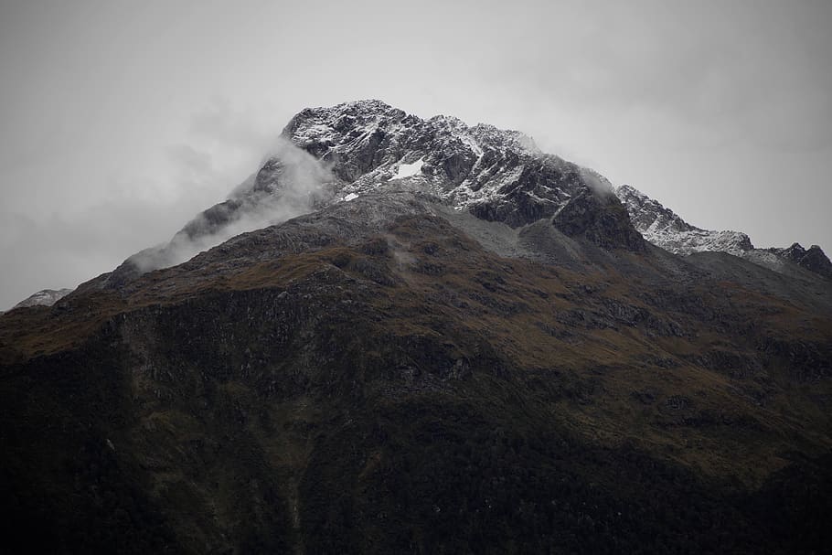 Serra, núvols, muntanya, naturalesa, cresta, a l'aire lliure, pic, Nova Zelanda, parc nacional fiordland, paisatge, boira, núvol, fosc, desert, neu, estèril, accidentat, dures, cel, bellesa a la natura, medi ambient, temperatura de fred, cim de muntanya, cap gent, escenics - natura, tranquil·litat, rock, vista d’angle baix, dia, hivern, escena tranquil·la, escena no urbana, núvol - cel, muntanya nevada, formació, 5K