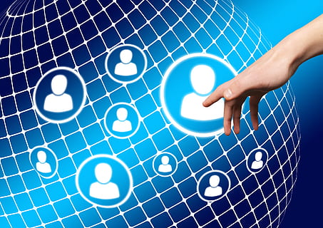 finger, ta på, hånd, struktur, internett, nettverk, sosial, sosialt nettverk, logo, facebook, Google, sosiale medier, ikon, nettsted, presentasjon, multimedia, kommunikasjon, media, www, forbindelse, mobiltelefon, app, blå, virksomhet, datamaskin, kjøpesenter, e-post, bilde, gul, grønn, handel, grensesnitt, knapp, konsept, kjøre, møte, mobil, musikk, reise, rosa, rød, svart, symbol, menneskelig hånd, menneskelig kroppsdel, voksen, én person, teknologi, menneskelig finger, kroppsdel, bevegelse, innendørs, natur, glødende, rørende, studio skudd, digital kompositt, 2K, CC0, offentlig domene, opphavsrett gratis