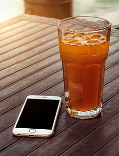 orange, Juice, klar, drikkeglas, udover, guld iphone 6, Brun, træ-, bord, drik, tæt på, kold, apparat, drikke, elektronik, glas, is, iphone, iphone 6, væske, telefon, forfriskende, smartphone, teknologi, touchscreen, forfriskning, husholdningsudstyr, mad og drikke, trådløs teknologi, forbindelse, mobiltelefon, meddelelse, smart telefon, bærbar informationsenhed, fokus på forgrunden, træ - materiale, kaffe, ingen mennesker, dag, kaffe - drikke, 4K, CC0, offentligt domæne, royaltyfrie