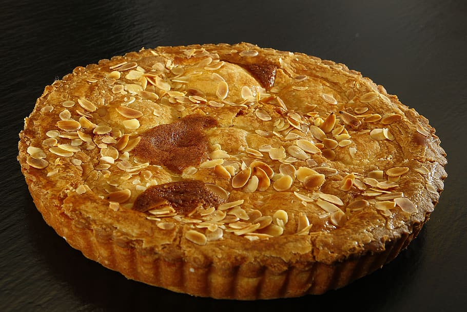 pastís, fruits secs, negre, superfície, al forn, pa, cookie, deliciós, menjar, saludable, casolà, pastisseria, tarta, menjar i beguda, menjar dolç, frescor, dolç, postres, natura morta, indulgència, a l'interior, llest per menjar, temptació, primer pla, vista d’angle alt, menjar poc saludable, cap gent, taula, tir de l'estudi, element de pastisseria al forn, fons negre, berenar, 4K