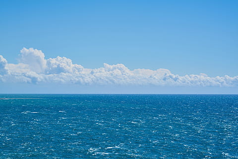 cielo, aria, nuvole, onde, vento, marino, oceano, avventura, selvaggio, schiuma, spiaggia, viaggio, acqua, natura, blu, paesaggio, vacanza, estate, esotico, rilassare, bellissimo, tropicale, stagione attuale, Paradiso, mare, orizzonte sull'acqua, orizzonte, scenics - natura, bellezza nella natura, la tranquillità, scena tranquilla, copia spazio, giorno, nuvola - cielo, idilliaco, nessuno, lungomare, paesaggio marino, all'aperto, 8K, CC0, dominio pubblico, privo di copyright