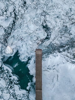 dock marrone, temperatura fredda, inverno, acqua, la neve, natura, giorno, ghiaccio, nessuno, mare, congelato, bellezza nella natura, all'aperto, Colore bianco, vista dall'alto, direttamente sopra, lungomare, ambiente, acqua corrente, fusione, 2K, CC0, dominio pubblico, privo di copyright