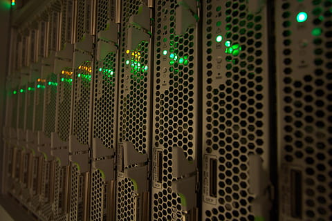 informatika, počítač, technologie, digitální, vzor, svítí, nikdo, uvnitř, opakování, v řadě, bezpečnostní, osvětlovací zařízení, ochrana, kov, bezpečnost, pozadí, selektivní zaměření, design, celý rám, noc, bok po boku, objednat, řeřavý, 2K, CC0, veřejná doména, bez autorských práv