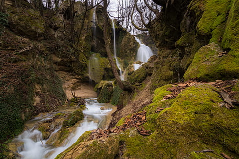 lang, eksponeringsfoto, strøm, faldende, stenet, bjerg, kaskade, bæk, miljø, efterår, flyde, Skov, landskab, lang eksponering, mos, mossy klipper, bevægelse, natur, udendørs, strømfald, flod, klippe, klipper, naturskøn, tidsforskydning, rejse, vand, vandfald, scenics - natur, plante, skønhed i naturen, træ, jord, flydende vand, ikke-urbane scene, rock-objekt, solid, rolig scene, flyder, ingen mennesker, strøm - rindende vand, magt i naturen, 5K, CC0, offentligt domæne, royaltyfrie