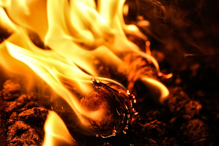 makro, tæt på, fordybende, flamme, røg, ild, varme - temperatur, brænding, brand - naturligt fænomen, natur, orange farve, ingen mennesker, log, træ - materiale, bevægelse, træ, Brænde, glødende, advarselsskilt, udendørs, røg - fysisk struktur, miljø, skilt, bål, lejrbål, helvede, 5K
