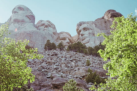 mt. rushmore, dakota, a l'aire lliure, naturalesa, EUA, muntanya, Keystone, sd, muntatge del monument nacional de rushmore, mesa, arqueologia, planta, sòl, penya-segat, muntanya més, presidents, bunker, edifici, altiplà, pissarra, arbre, gris, arbust, art i artesania, representació humana, escultura, representació, vista d’angle baix, cel, història, cap gent, arquitectura, dia, el passat, estàtua, sòlid, semblança masculina, creativitat, destinacions de viatge, viatjar, 5K, CC0, domini públic, lliure de regalies