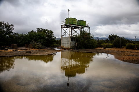 Namibia, Windhoek, wolke - himmel, Himmel, gebaute Struktur, die Architektur, Reflexion, Wasser, Gebäudehülle, Natur, Baum, Ufergegend, Pflanze, keine Leute, Gebäude, Turm, Tag, Pfütze, See, draußen, 8K, CC0, gemeinfrei, lizenzfrei
