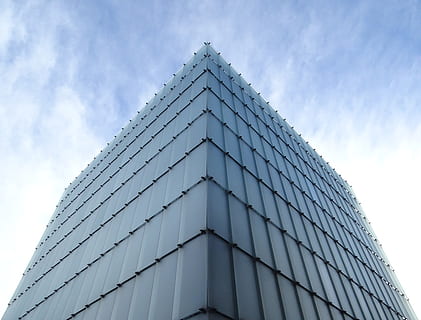 cub, edifici, estructura, arquitectura, construcció, disseny, cel, perspectiva, exterior, superfície, carcassa, estructura construïda, vista d’angle baix, exterior de l'edifici, núvol - cel, dia, modern, cap gent, naturalesa, ciutat, exterior d’edifici d’oficines, alta - alta, patró, oficina, torre, a l'aire lliure, vidre - material, gratacels, directament a sota, 4K, CC0, domini públic, lliure de regalies