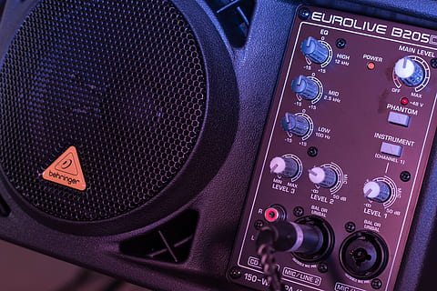 eurolive b205d, amplificator, a închide, Control, Electronică, echipament, intensitate, mâner, modern, muzică, echipament muzical, sunet, etapă, stereo, tehnologie, fără fir, panou de control, interiorul vehiculului, transport, comunicare, mijloc de transport, mașină, tablou de bord, vehicul cu motor, în interior, nici o persoana, interiorul mașinii, avion, echipament audio, vehiculul aerian, radio, luxos, 5K, CC0, domeniu public, fără drepturi de autor