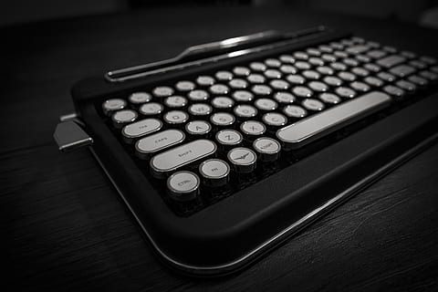 màquina d’escriure, retro, comandaments, botons, teclats, màquina, tecnologia, taula, primer pla, a l'interior, natura morta, nombre, centrar-se en primer pla, vista d’angle alt, cap gent, comunicació, negocis, carta, estil retro, alfabet, tecnologia sense fils, polsador, calculadora, Finances, connexió, 8K, CC0, domini públic, lliure de regalies