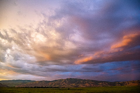 munte maro, nor, nori, zori de zi, dramatic, seară, iarbă, peisaj, ușoară, ploaie, cer, furtună, vară, soare, apus de soare, nor - cer, frumusețe în natură, scenice - natura, o scenă liniștită, mediu inconjurator, liniște, Munte, nici o persoana, natură, scenă non-urbană, teren, idilic, camp, în aer liber, de munte, rural, 5K, CC0, domeniu public, fără drepturi de autor