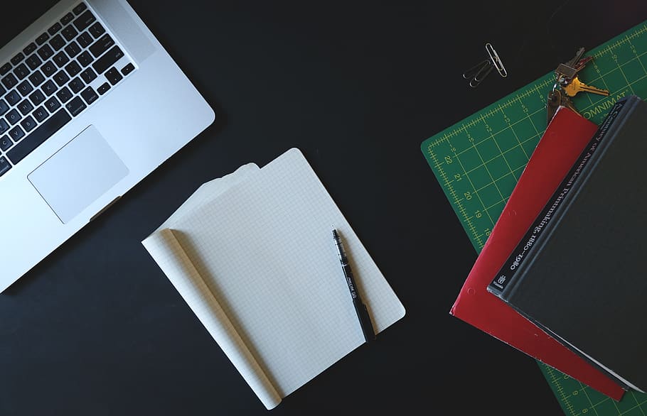 spuštění, start-up, notebooky, tvořivý, počítač, společnost, Zobrazit, Silicon Valley, moderní, domácí kancelář, kancelář, podnikání, plán, poznámkový blok, milimetrový papír, pero, knih, laptop, technologie, lavice, bezdrátové technologie, nikdo, spojení, sdělení, uvnitř, stůl, stálý život, vysoký úhel pohledu, počítačové vybavení, černé pozadí, přenosné informační zařízení, papír, Černá barva, klávesnice, Příroda, dopis, prázdný, 5K