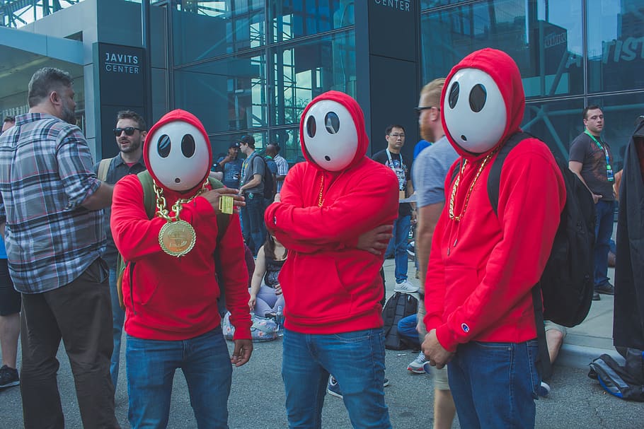 còmic, ny, nyc, vola nois, volar, tipus tímid, Nintendo, cosplay, tres quarts de longitud, vermell, homes, grup de persones, persones reals, ciutat, unió, dia, arquitectura, activitat d'oci, exterior de l'edifici, carrer, nen, infància, gent, estructura construïda, dones, estils de vida, representació, a l'aire lliure, cara oculta, 5K