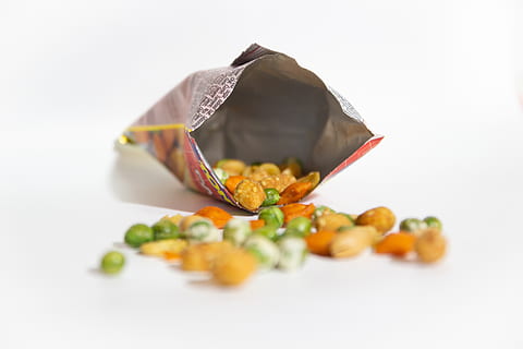 Getrocknete Bohnen, Nüsse, Käse, Snack, Weiß, Obst, Essen, getrocknet, gesund, Hintergrund, Früchte, Lebensmittel, Zutat, Mais, Design, Puff, Nahansicht, natürlich, Snacks, Diät, köstlich, lecker, Schüssel, Dessert, Essen und Trinken, Studioaufnahme, weißer Hintergrund, gesundes Essen, Frische, Wohlbefinden, drinnen, keine Leute, Nuss, selektiver Fokus, ausgeschnitten, Samen, Stillleben, Variation, Gemüse, Gelb, Nuss - Essen, Paket, Diät halten, 5K, CC0, gemeinfrei, lizenzfrei