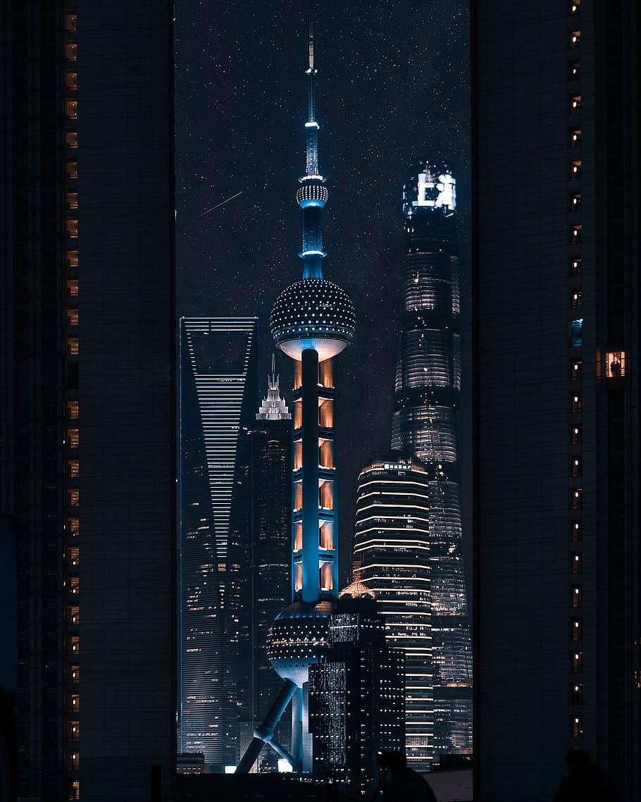 illuminato, Torre, accanto, costruzione, architettura, edifici, città, sera, futuristico, moderno, prospettiva, grattacielo, viaggio, struttura costruita, esterno dell'edificio, edificio per uffici esterno, alto - alto, destinazioni di viaggio, ufficio, guglia, nessuno, paesaggio urbano, comunicazione, notte, turismo, distretto finanziario, all'aperto, comunicazioni globali, 2K