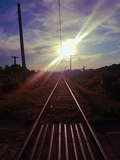 ferrocarril, cel, direcció, pista, el camí a seguir, núvol - cel, posta de sol, vies del ferrocarril, naturalesa, transport per ferrocarril, transport, llum solar, cap gent, perspectiva decreixent, planta, punt de fuga, sol, arbre, a l'aire lliure, bellesa a la natura, connexió, flare de la lent, recta, 4K, CC0, domini públic, lliure de regalies