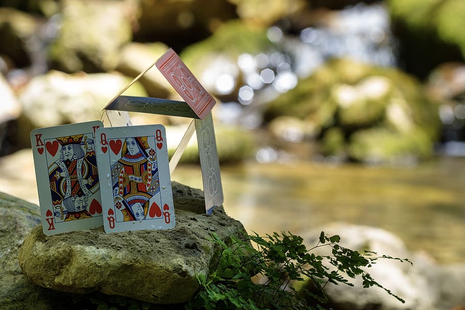 ponte, figure, casa, Regina, re, relazione, paesaggio, miniatura, Giochi, modello, donna, campagna, marito e moglie, persone, adulto, concentrarsi sulle conoscenze acquisite, testo, nessuno, comunicazione, avvicinamento, natura, solido, pianta, giorno, sceneggiatura occidentale, rappresentazione umana, roccia, rappresentazione, roccia - oggetto, all'aperto, albero, acqua, informazione, 5K