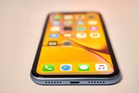 argint iphone xs, telefon, telefon mobil, Electronică, iPhone, ecran, iphonexr, măr, smartphone, iPod, textură, alb, joystick, afişa, Monitor, difuzor audio, vorbitor, obiectivul camerei, lentile de contact, ecran LCD, tehnologie, tehnologia fără fir, dispozitiv portabil de informații, telefon inteligent, studio shot, conexiune, aplicatie mobila, comunicare, a închide, fundal alb, nici o persoana, un singur obiect, multi colorate, în interior, ecran tactil, fundal colorat, portabilitate, pictograma de computer, Echipament electric, tastatura, interfață grafică de utilizator, 5K, CC0, domeniu public, fără drepturi de autor