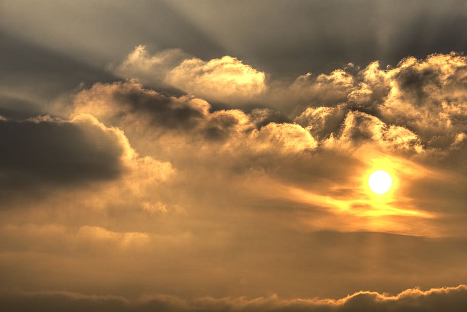 sol, retroiluminació, raig de sol, brillar, estrella, raigs, místic, fe, divina, deïtat, núvols, cel, humor, llum, vespre, hdr, rang dinàmic alt, contrast, posta de sol, naturalesa, schönwetter, núvol - cel, bellesa a la natura, escenics - natura, tranquil·litat, cap gent, escena tranquil·la, cloudscape, idíl·lic, cel dramàtic, llum solar, a l'aire lliure, núvol, vista d’angle baix, meteorologia, ominós, 5K