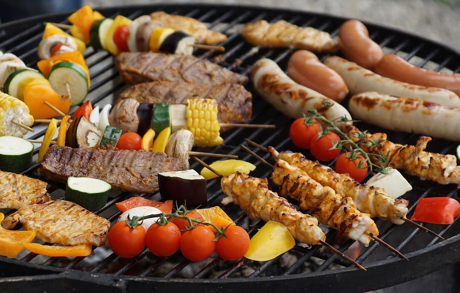 barbacoes, graella de carbó, vedella, carbó vegetal, pollastre, carbó, cuina, deliciós, sopar, flama, menjar, graella, a la graella, calor, calenta, sucós, carn, bolets, ceba, carn de porc, botifarres, broquetes, bistec, saborós, tomàquets, verdures, menjar i beguda, Barbacoa, frescor, vegetals, alimentació saludable, pinxo, primer pla, preparació, blat de moro, calor - temperatura, benestar, cap gent, kebab, salsitxa, tomàquet, llest per menjar, blat de moro dolç, preparar el menjar, berenar, 4K