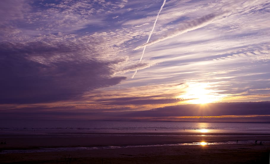 posta de sol, oceà, Vista de l'oceà, sortida de flux, cel, núvols, aigua, bellesa a la natura, núvol - cel, escenics - natura, tranquil·litat, mar, escena tranquil·la, horitzó, naturalesa, terra, horitzó sobre l’aigua, platja, cap gent, idíl·lic, pista de vapor, a l'aire lliure, sol, 4K