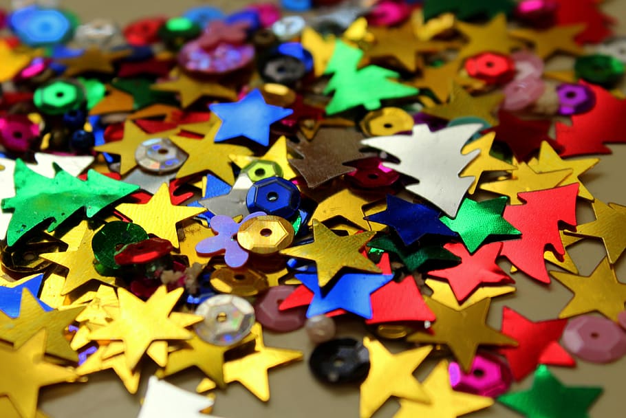 estrelles, lluentons, brillant, elements decoratius, colorit, el rerefons, textura, l'estructura de la, multicolor, gran grup d'objectes, natura morta, a l'interior, abundància, cap gent, primer pla, trencaclosques, marc complet, enfocament selectiu, jocs d’oci, vista d’angle alt, joguina, peça de trencaclosques, fons, forma, activitat d'oci, patró, variació, elecció, 4K