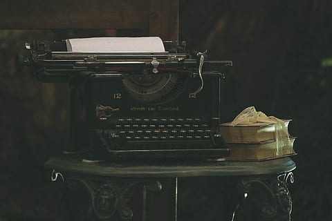 matbaacılık, daktilo klavyesi, daktilo, tip, kanon, tablo, kitap, kâğıt, eski, makine, bilgisayar, durmak, yazarak, retro tarz, insansız, Antik, teknoloji, içeriye, makinalar, natürmort, ahşap malzeme, kapatmak, analog, Tarihçe, iletişim, geçmiş, konteyner, metal, 4K, CC0, kamu malı, telif ücretsiz
