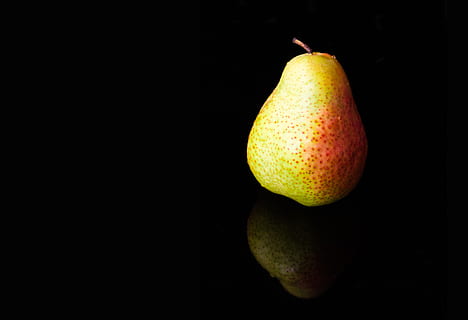 Birne, Obst, gesund, Lebensmittel, Gesundheit, Birnen, frisch, bio, Vitamine, Ernährung, köstlich, reif, Früchte, Essen, vegan, Diät, gesundes Essen, Essen und Trinken, Frische, Studioaufnahme, schwarzer Hintergrund, Wohlbefinden, drinnen, keine Leute, Nahansicht, einzelnes Objekt, kopieren sie platz, Stillleben, ausgeschnitten, gesunder Lebensstil, Gruppe von Objekten, Pflanzenstamm, 5K, CC0, gemeinfrei, lizenzfrei