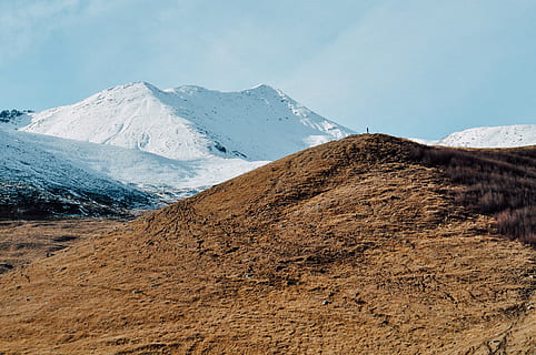 bleu, ciel, des nuages, Montagne, montagnes, vallée, paysage, la nature, neige, hiver, paysages - nature, environnement, beauté dans la nature, température froide, chaîne de montagnes, personne, montagne au sommet enneigé, terre, Destinations de voyage, journée, nuage - ciel, Voyage, en plein air, sommet de la montagne, 4K, CC0, domaine public, libre de droits