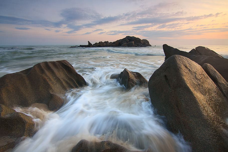 que flueix, riu, rierol de mar, platja, núvols, alba, moviment, oceà, roques, mar, paisatge marí, vora del mar, cel, posta de sol, lapse de temps, aigua, onades, escenics - natura, rock, bellesa a la natura, sòlid, rock - object, terra, núvol - cel, horitzó sobre l’aigua, idíl·lic, escena tranquil·la, naturalesa, horitzó, tranquil·litat, cap gent, 1080P