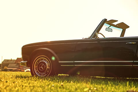 hitam, mercedes-benz, convertible, mobil, diparkir, Padang rumput, mercede, oldtimer, sl280, Jerman, diajukan, musim panas, cahaya musim panas, getaran musim panas, mobil vintage, mobil antik, sekolah tua, di luar rumah, kendaraan darat, angkutan, bergaya retro, rumput, kuno, moda transportasi, orang-orang, gaya hidup, pemandangan pedesaan, alam, bidang, laki-laki, dewasa, roda, sinar matahari, menyetir, perjalanan, Mobil sport, hari, satu orang, langit, 5K, CC0, domain publik, bebas royalti
