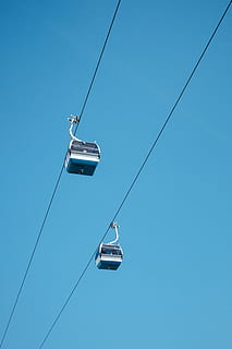 hvid svævebane, transportmidler, svævebane, Portugal, lissabon, køretøj, udendørs, diagonal, minimalistisk, minimalisme, minimal, lisboa, transportere, løfte op, ski, skilift, overliggende, bjerge, bjerg, stå på ski, kabel, lav vinkel visning, overhead svævebane, blå, himmel, hængende, transportform, skyfri himmel, natur, dag, forbindelse, ingen mennesker, elektricitet, reb, kopiere plads, stålkabel, 4K, CC0, offentligt domæne, royaltyfrie
