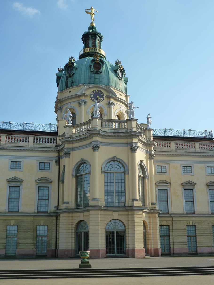 costruzione, Torre, architettura, Torre dell'orologio, cupola, urbano, ufficio postale, campanile, guglia, cittadina, metropoli, città, centro, edificio per uffici, ha parlato, macchina, parlamento, Quartiere, planetario, orologio, struttura costruita, esterno dell'edificio, cielo, finestra, Inquadratura dal basso, natura, nessuno, il passato, storia, facciata, giorno, cielo sereno, destinazioni di viaggio, arco, blu, religione, spiritualità, luogo di culto, all'aperto, colonna architettonica, 4K